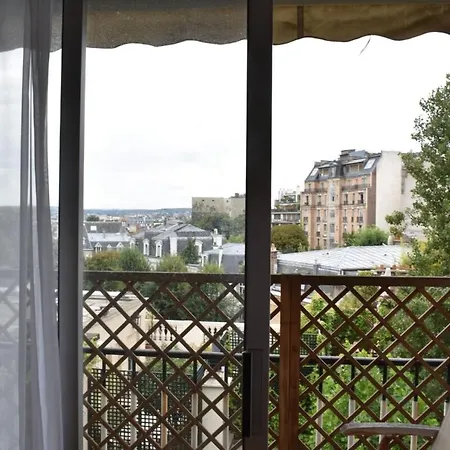 Comfortable Studio With Balcony In 16th Appartement Parijs