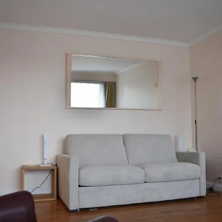 Appartement Comfortable Studio With Balcony In 16th Parijs