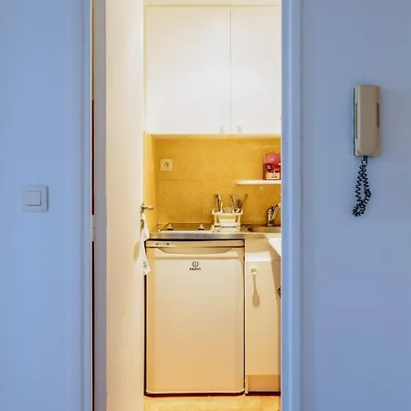 Comfortable Studio With Balcony In 16th Appartement