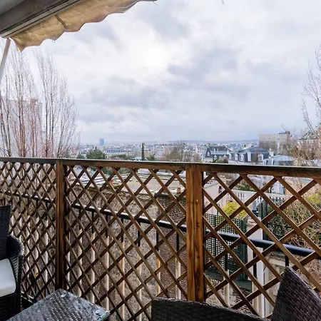 Comfortable Studio With Balcony In 16th Parijs