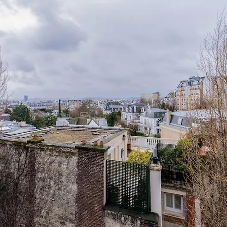 Comfortable Studio With Balcony In 16th * Parijs