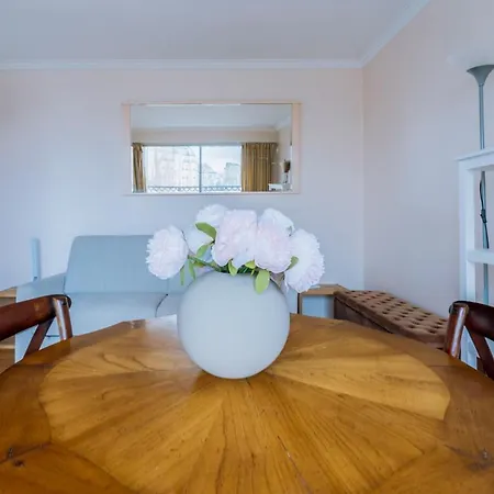 Comfortable Studio With Balcony In 16th Appartement Parijs