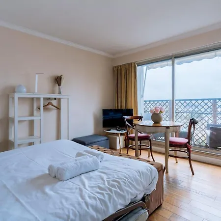 Comfortable Studio With Balcony In 16th *