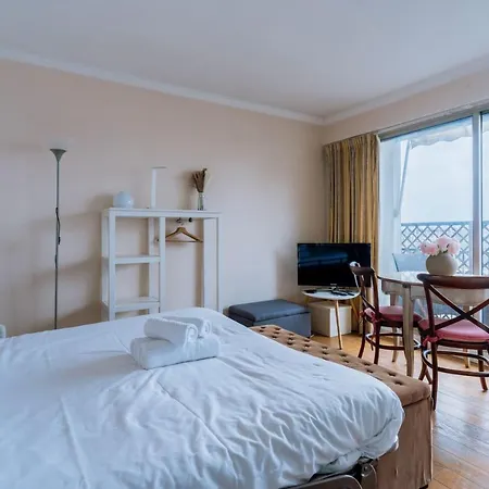 Appartement Comfortable Studio With Balcony In 16th