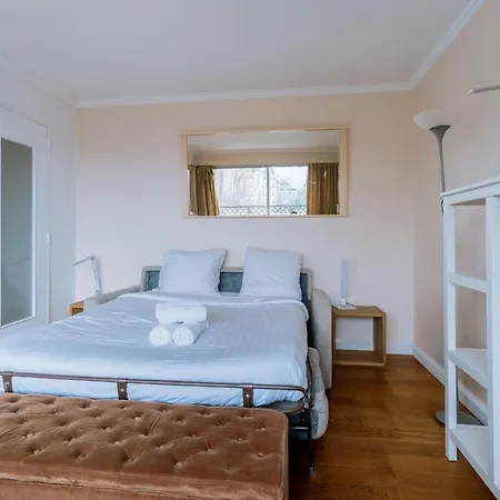 Comfortable Studio With Balcony In 16th Appartement