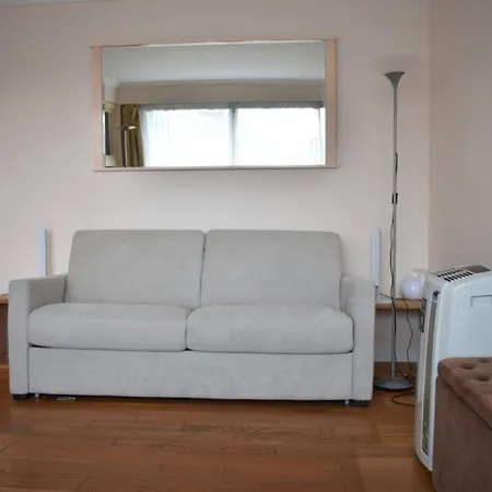아파트 Comfortable Studio With Balcony In 16th