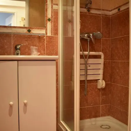 Comfortable Studio With Balcony In 16th Appartement Parijs